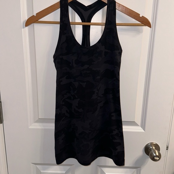 Camouflage lululemon tank top. No label, most likely size 6 - Picture 1 of 2